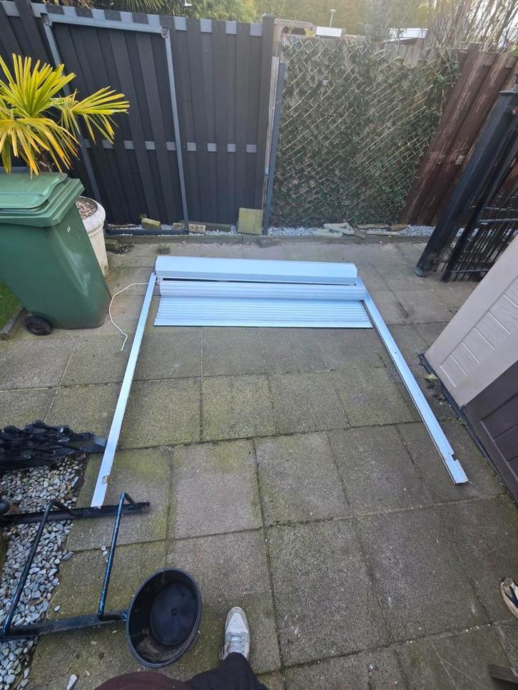 Witte Rolluik 2.04M Breed incl. Geleiders en Rolluikkast, Doe-het-zelf en Bouw, Rolluiken, Gebruikt, 200 cm of meer, 200 cm of meer