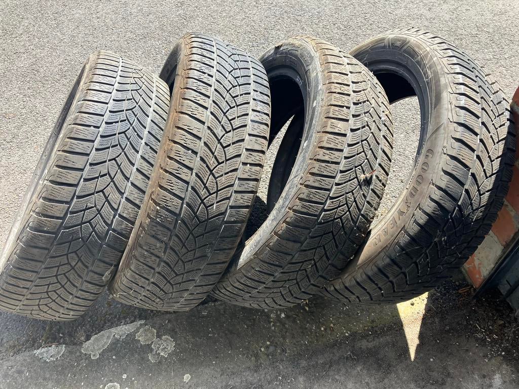 Winterbanden Goodyear 195/60 R18 96H, Ophalen, 18 inch, Gebruikt, Winterbanden