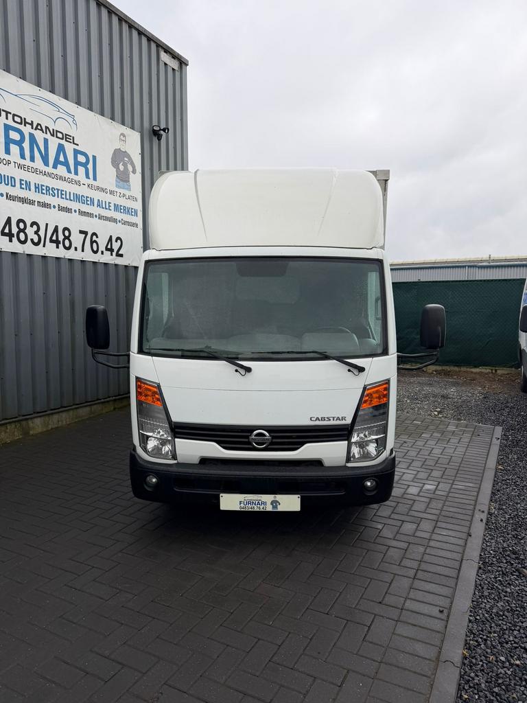 Nissan Cabstar avec hayon déjà inspecté, voiture avec TVA, Autos, Achat, Entreprise, Boîte manuelle, Noir