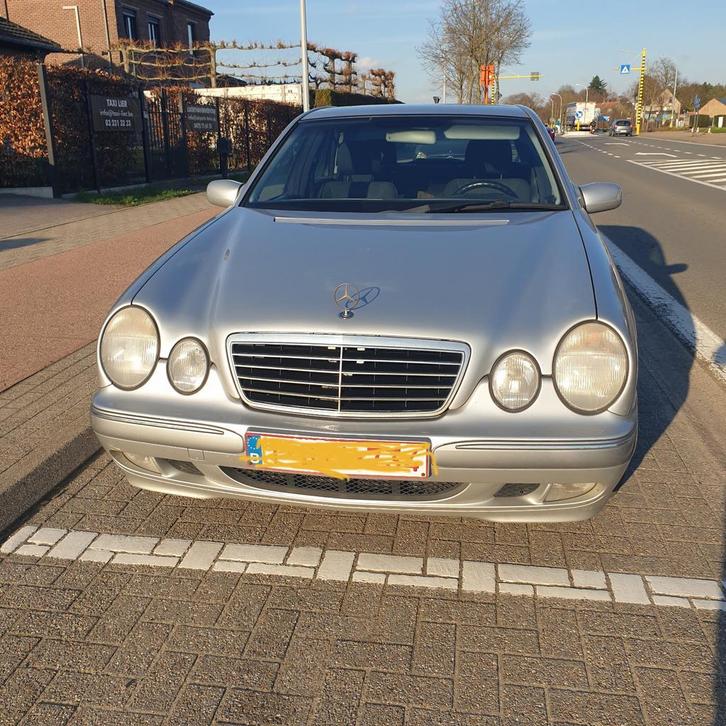 Mercedes E220 CDI Élégance, Autos, Mercedes-Benz, Particulier, ABS, Cruise Control, Radio, Euro 3, Enlèvement