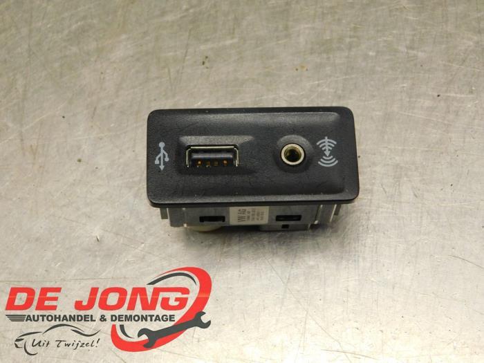 Connexion USB d'un Volkswagen Golf, Volkswagen, -, 3 mois de garantie, Utilisé