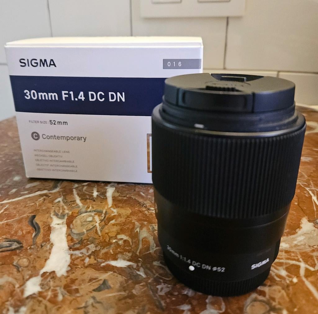 Sigma 30mm F1.4 DC DN | Fuji - nieuw, Enlèvement ou Envoi, Comme neuf, Lentille standard
