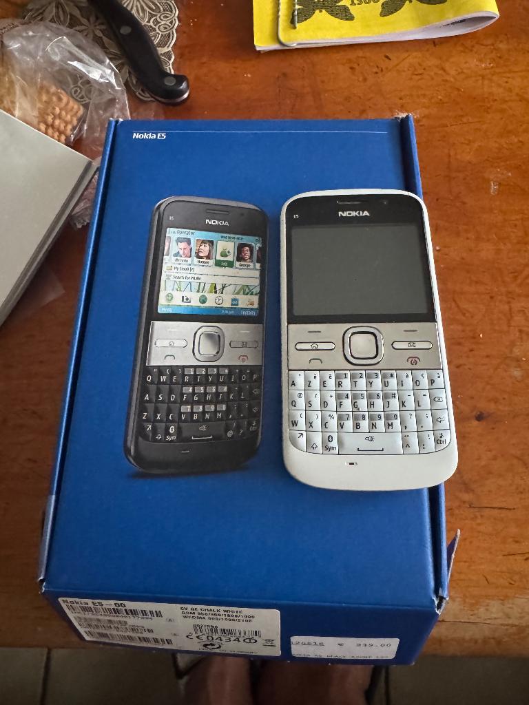 Nokia E5, Ophalen, Zo goed als nieuw, Klassiek of Candybar, Zonder simlock
