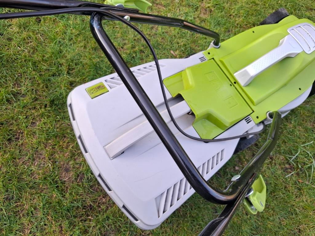 Tondeuse à gazon électrique de 38 cm de large à vendre. Comm, Enlèvement