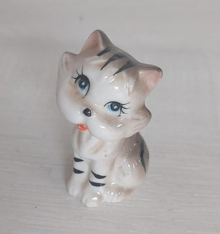 Petit chat en porcelaine, Maison & Meubles, Accessoires pour la Maison | Autre, Comme neuf, Enlèvement