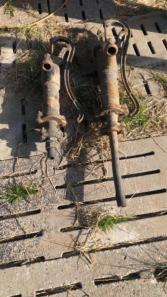 2 oude pompen, Enlèvement, Utilisé