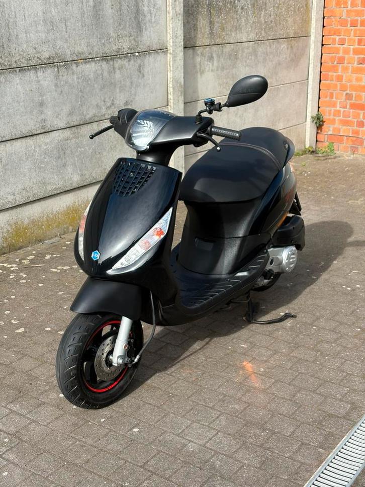 Piaggio zip 2022 a klasse, Fietsen en Brommers, Scooters | Piaggio, Zo goed als nieuw, Zip, Klasse A (25 km/u), Ophalen of Verzenden