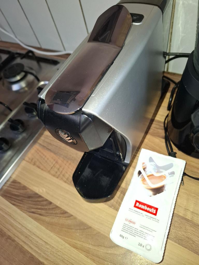 Koffiemachine, Elektronische apparatuur, Koffiezetapparaten, Gebruikt, Koffiepads en cups, Koffiemachine, 4 tot 10 kopjes, Afneembaar waterreservoir