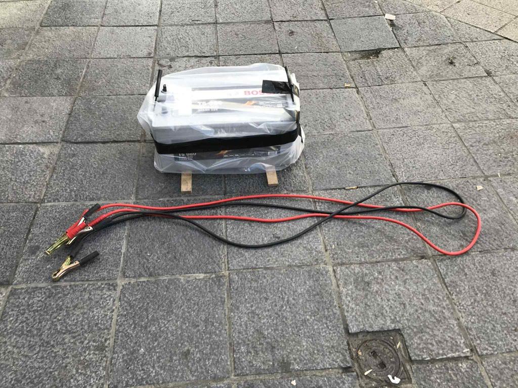 Baterie puissant Bosch + câble a Bxl, Autos : Pièces & Accessoires, Enlèvement, Neuf