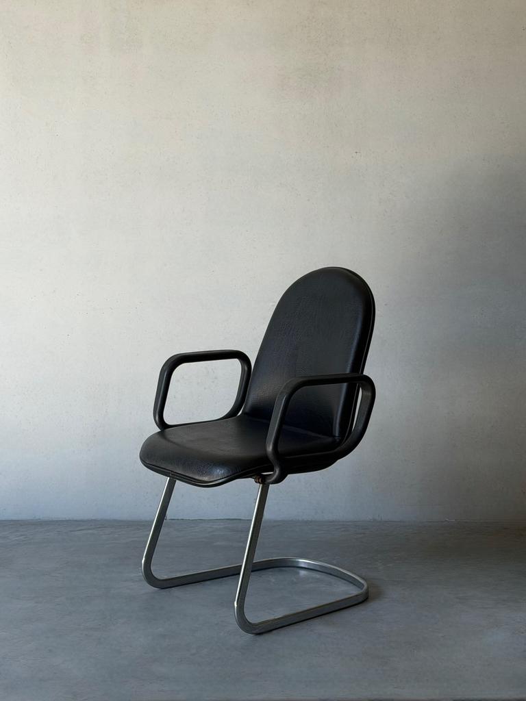 Vintage bauhaus Giroflex design stoel – zwart & staal, Ophalen, Zo goed als nieuw, Zwart, Bureaustoel