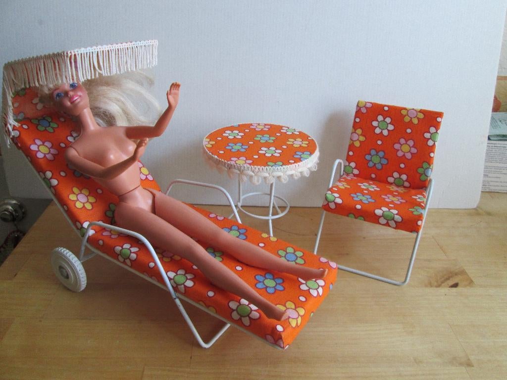 70iger Jahre Gartenmöbel für Barbie Puppen + 3 Barbie`s, Ophalen of Verzenden, Gebruikt