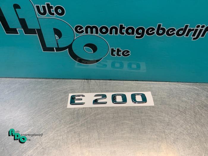 Emblème d'un Mercedes E-Klasse (E-Klasse 93-), Autos : Pièces & Accessoires, Carrosserie & Tôlerie, Mercedes-Benz, Neuf, 3 mois de garantie