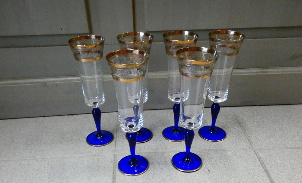 6 kobalt en gouden champagne glazen., Ophalen