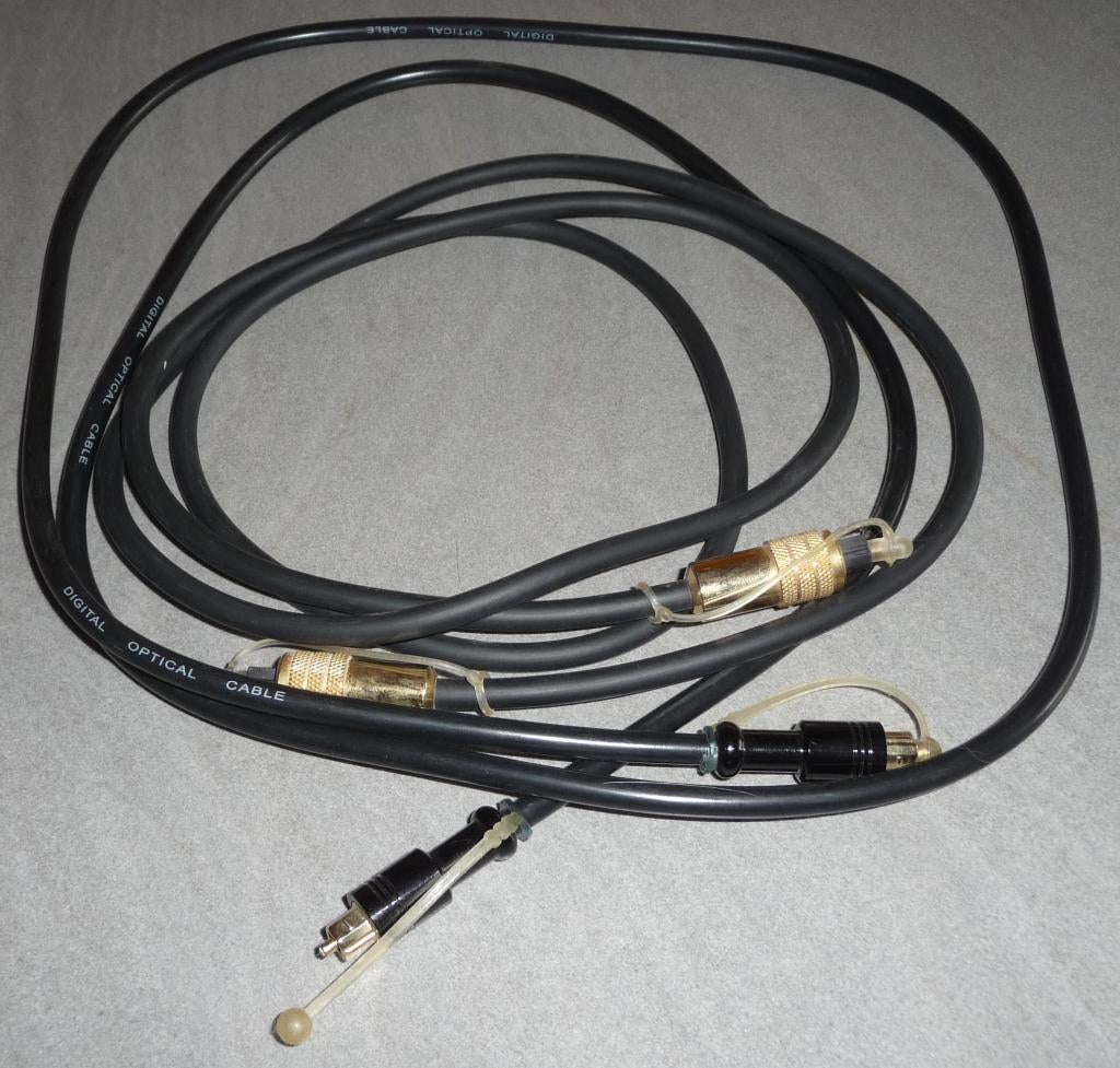 2 câbles optiques toslink 1,5 m, Enlèvement ou Envoi, Comme neuf, Moins de 2 mètres