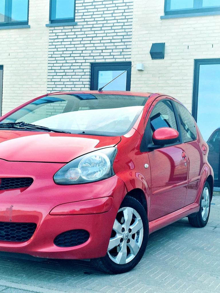 Toyota aygo 1.0   Essence, Achat, Entreprise, Autres couleurs, Noir