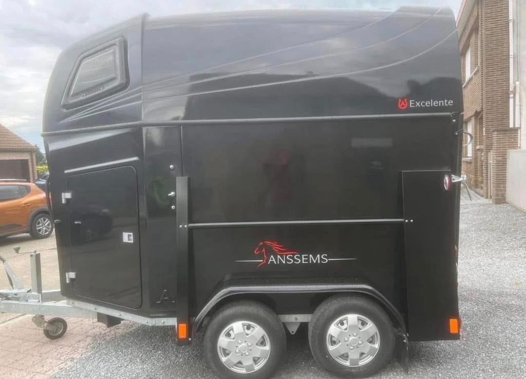 Anssems exelente 2 p zadelkamer van 2017, Dieren en Toebehoren, Ophalen, Zo goed als nieuw, Polyester, 2-paards trailer