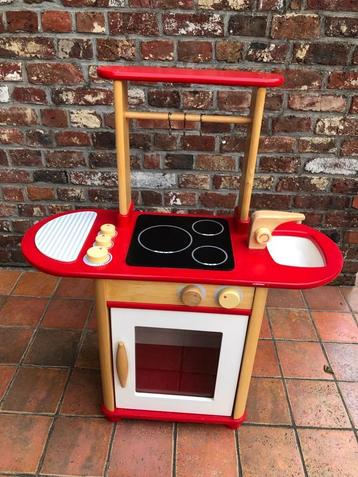 Mooie houten kinderspeelkeuken beschikbaar voor biedingen