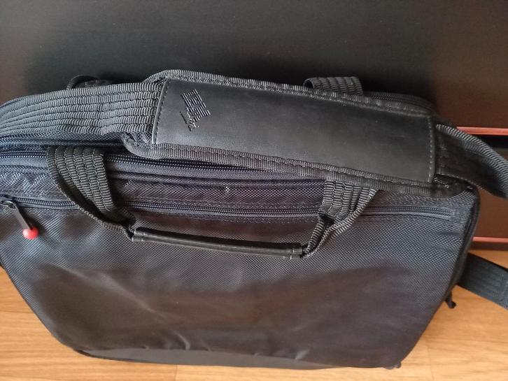 SAC POUR ORDINATEUR PORTABLE/ÉPAULE IBM, Informatique & Logiciels, Sacoches d'ordinateur portable, Comme neuf, Sac à bandoulière