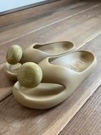 Loewe slippers maat 35, Kleding | Dames, Schoenen, Ophalen of Verzenden, Zo goed als nieuw, Beige, Slippers