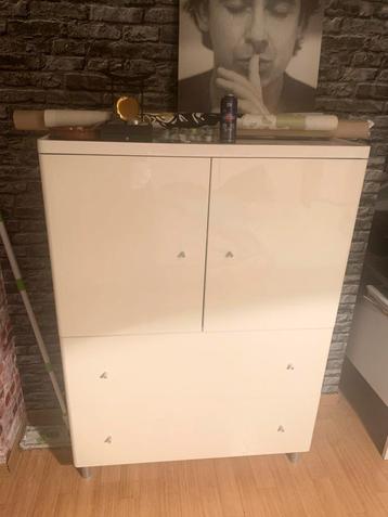 Opbergkast wit beschikbaar voor biedingen