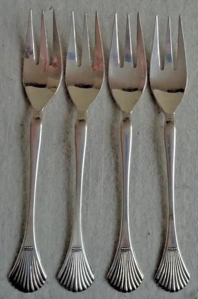Ensemble de 4 fourchettes à gâteau Keltum en métal argenté 1, Maison & Meubles, Cuisine | Couverts, Comme neuf, Envoi