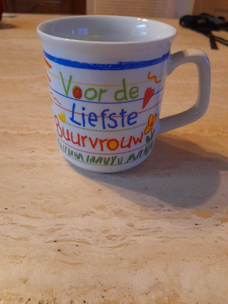 Koffie-/soeptas met 'Voor de liefste buurvrouw', Huis en Inrichting, Keuken | Servies, Nieuw, Kop(pen) en/of Schotel(s), Overige stijlen