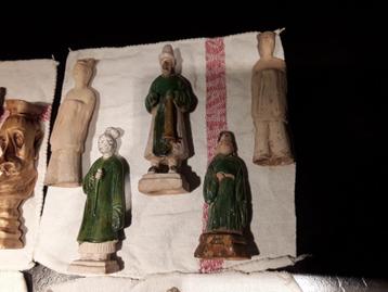Oosterse antiek beeldjes  beschikbaar voor biedingen