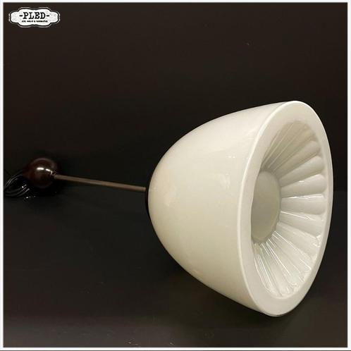 Prachtige Art deco opaline plafondlampen met pendel, Huis en Inrichting, Lampen | Hanglampen, Gebruikt, 50 tot 75 cm, Glas, Metaal