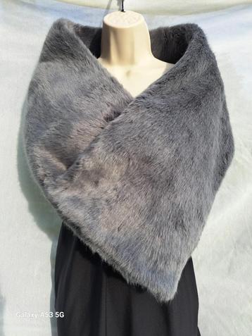 Sjaal Faux Fur 'Essentiel Antwerp' beschikbaar voor biedingen