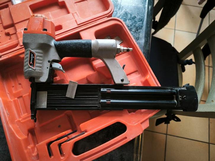 Brad tacker/Nagelpistool Paslode FN1850, Doe-het-zelf en Bouw, Gereedschap | Handgereedschap, Zo goed als nieuw, Ophalen of Verzenden