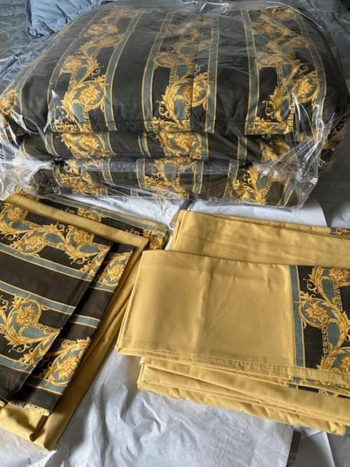 Bedset  GIANNI VERSACE, Huis en Inrichting, Slaapkamer | Beddengoed, Zo goed als nieuw, Overige typen, Tweepersoons, Groen, Ophalen