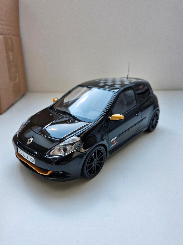 Clio 3 rs RedBull/ Ottomobile 1:18, Hobby en Vrije tijd, Modelauto's | 1:18, Nieuw, Auto, OttOMobile, Ophalen of Verzenden