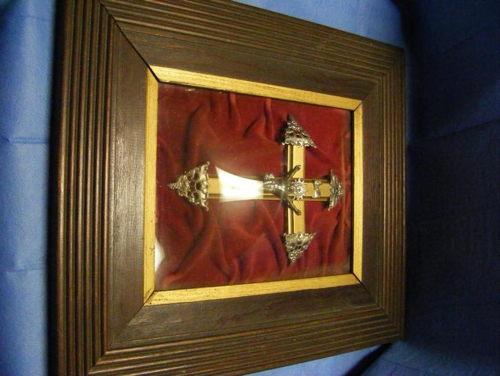 Religieuze kader met bol geblazen glas, Antiek en Kunst, Antiek | Religieuze voorwerpen, Ophalen of Verzenden