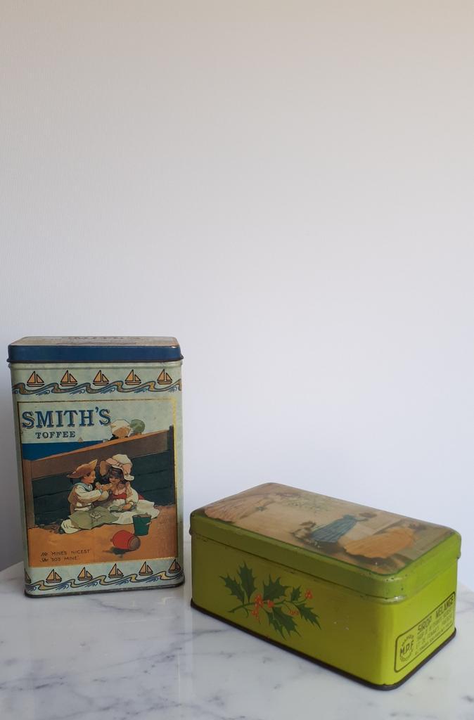 2 oude blikken dozen: 'Smiths's toffee' + 'sirop melange', Verzamelen, Blikken, Ophalen of Verzenden