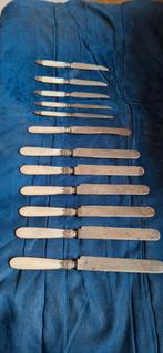 Couteaux à manche en nacre-anciens-12 pièces-signés, Envoi