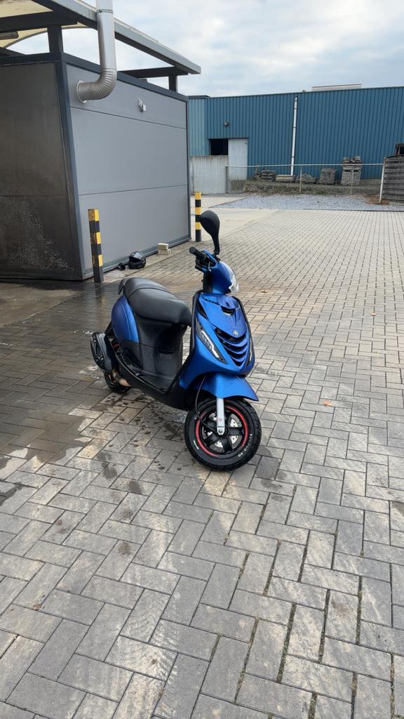Piaggio zip iget e5, Fietsen en Brommers, Scooters | Piaggio, Gebruikt, Zip, Klasse B (45 km/u), Benzine, Ophalen