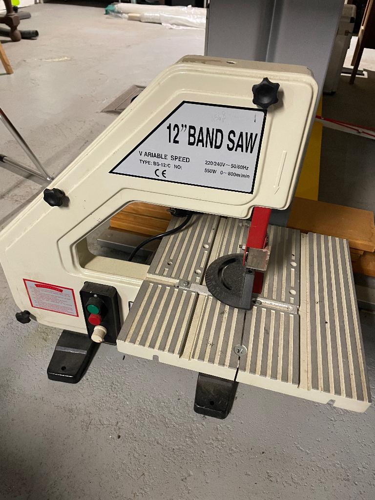 Scie à ruban, Scie à ruban, Moins de 600 watts, 70 mm ou plus, Enlèvement