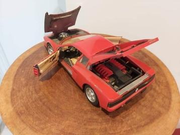 Modèle de voiture Ferrari. Modèle de petite voiture des anné, Enlèvement ou Envoi, Comme neuf