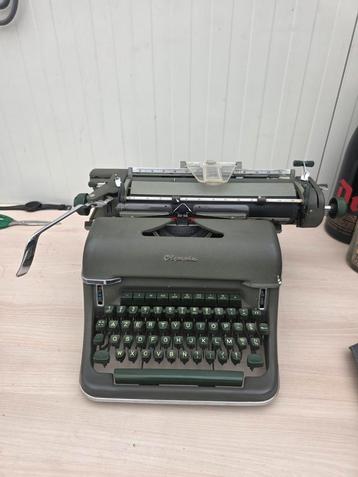 Vintage typmachine olympia, Enlèvement, Utilisé