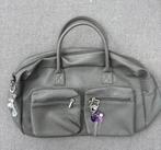 Vintage tas met 2 bag charms, Ophalen of Verzenden, Zo goed als nieuw