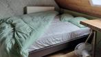 bedframe 140/200 met lattenbodem en matras, Huis en Inrichting, Slaapkamer | Bedden, Ophalen, Strak zonder hoofdbord, 140 cm, Zo goed als nieuw