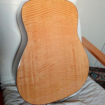 Yamaha FG750s beschikbaar voor biedingen