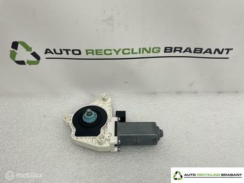 Raammotor rechtsvoor Audi Volkswagen 5Q4959802B, Auto-onderdelen, Ruiten en Toebehoren, Volkswagen, Gebruikt, Ophalen of Verzenden