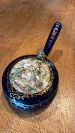 Bonbonnière, Ophalen