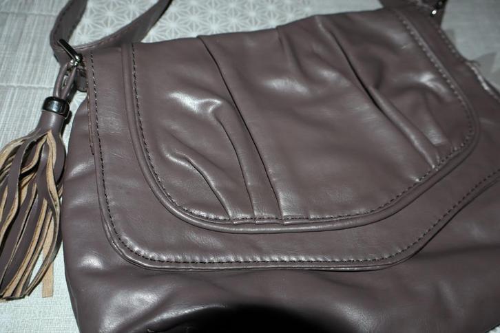 kleine dameshandtas, Handtassen en Accessoires, Tassen | Damestassen, Zo goed als nieuw, Schoudertasje, Bruin, Ophalen of Verzenden