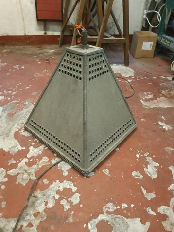 vintage industriële lamp beschikbaar voor biedingen