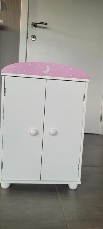 Poppenkleerkast beschikbaar voor biedingen