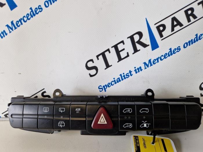 Paniekverlichtings Schakelaar van een Mercedes Vito, Auto-onderdelen, Dashboard en Schakelaars, Mercedes-Benz, Gebruikt, 3 maanden garantie