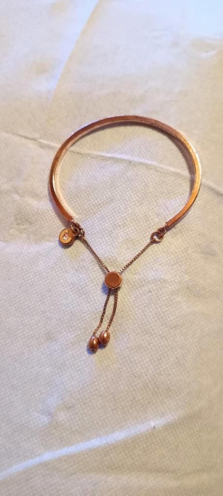 Bracelet jonc métallisé. 🙋‍♀️, Bijoux, Sacs & Beauté, Bracelets, Utilisé, Autres matériaux, Or, Avec bracelets à breloques ou perles