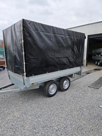 Plateau 2m50 x 1m50 x 1m50 beschikbaar voor biedingen